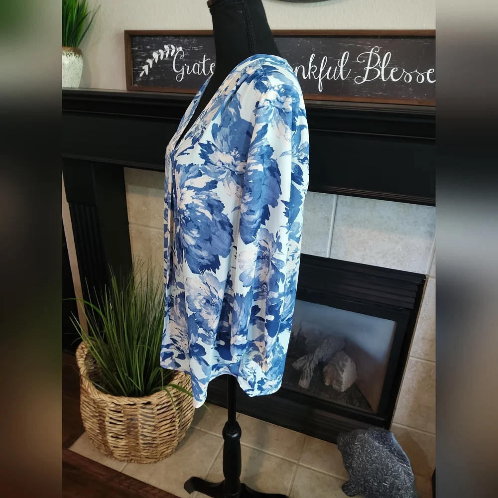 Jones New York Blue and White 3/4 Sleeve Relaxed Blouse - Picture 6 of 8